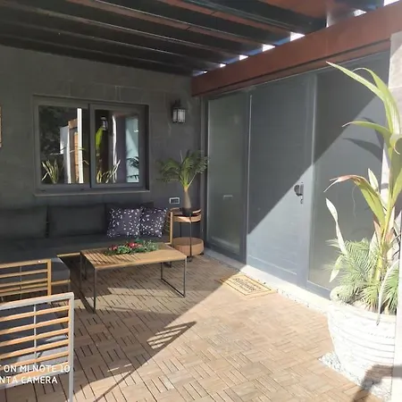 House 2 * Тиас